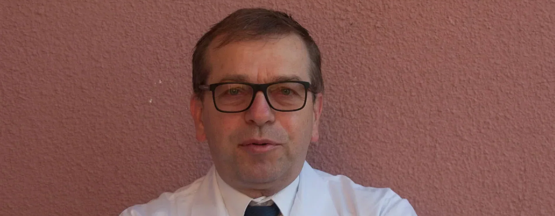 Rozhovor s Dr. Philippem Humbertem (Francie): Propojení střev a kůže aneb jak mikrobiom ovlivňuje vzhled pokožky i naše zdraví