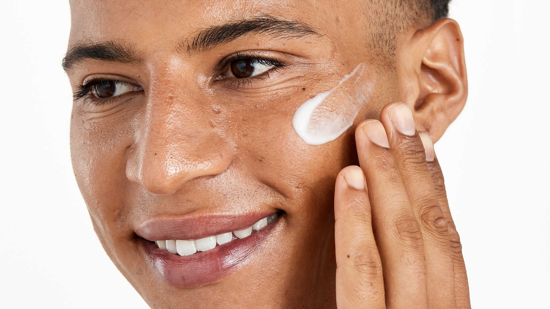 KYSELINA SALICYLOVÁ VS. BENZOYLPEROXID: JAK DOPADNE TENTO SOUBOJ Z POHLEDU VĚDY?